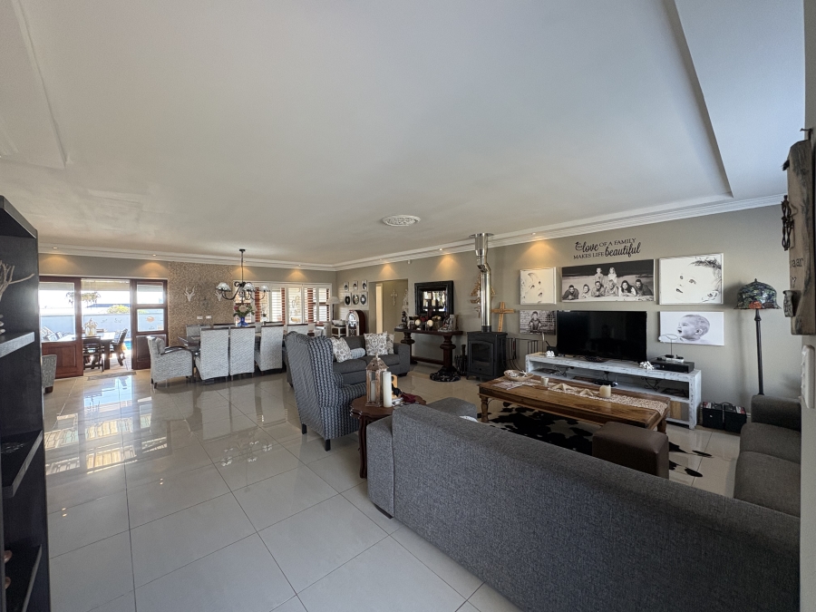 4 Bedroom Property for Sale in Yzerfontein Western Cape